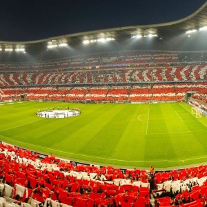 开云体育中国官网-纽伦堡中场组织体系渐成熟，纽伦堡主场球衣