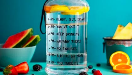 开云体育移动版-“足球智者”：某某教练解读战术变革心得，足球技战术训练全书